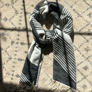 Gap Scarf